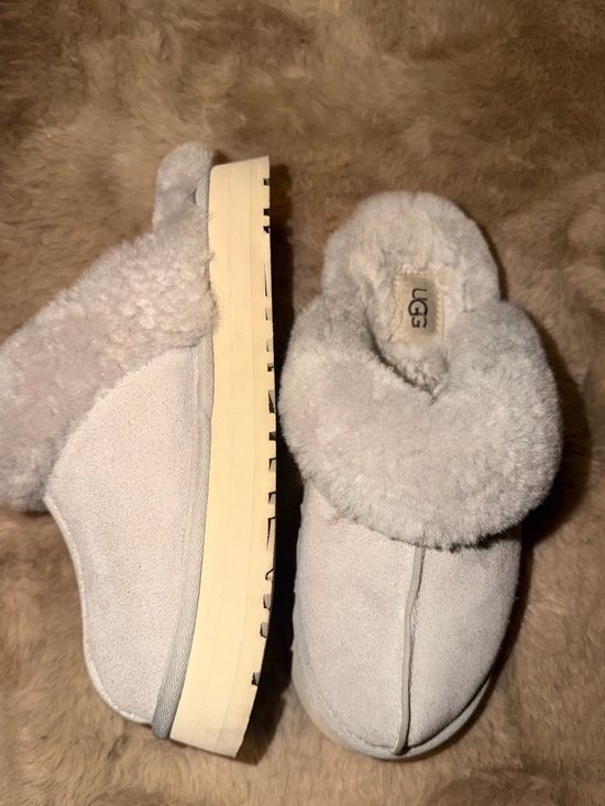 UGG Shoes - UGG Women’s Light Gray Suede Shearling Slip-On Clog